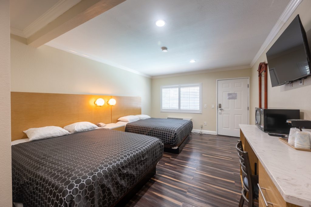 Hollywood City Inn 210-1
