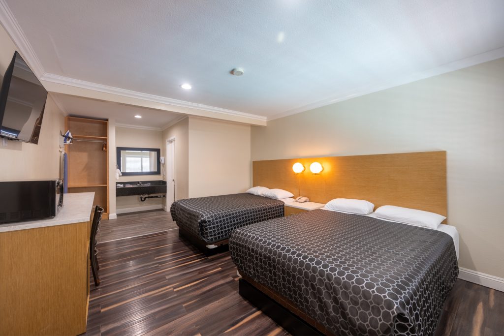 Hollywood City Inn 210-2