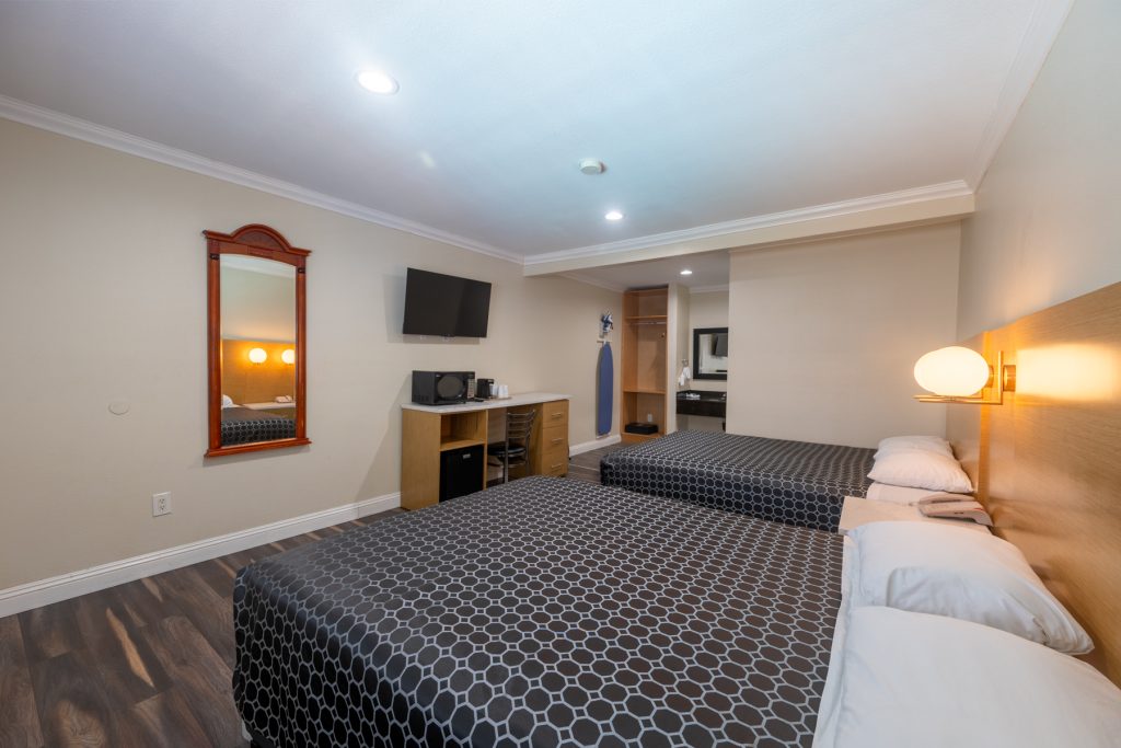 Hollywood City Inn 210-3