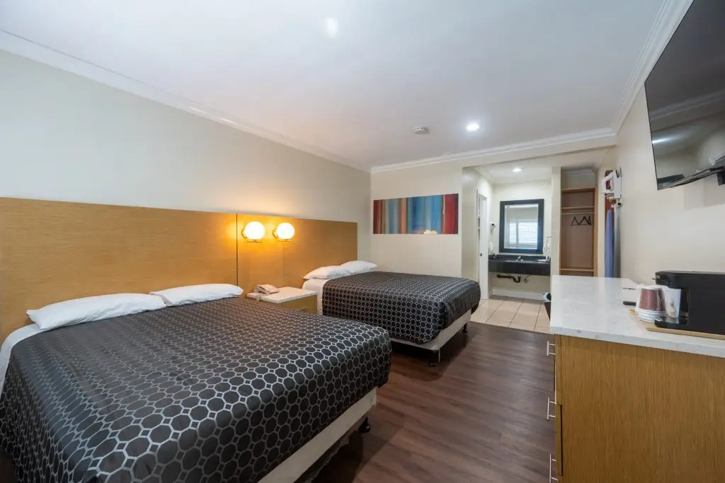 Hollywood City Inn 214-1