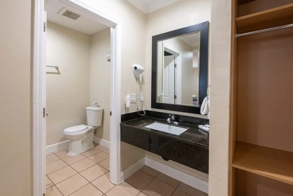 Hollywood City Inn 214-5