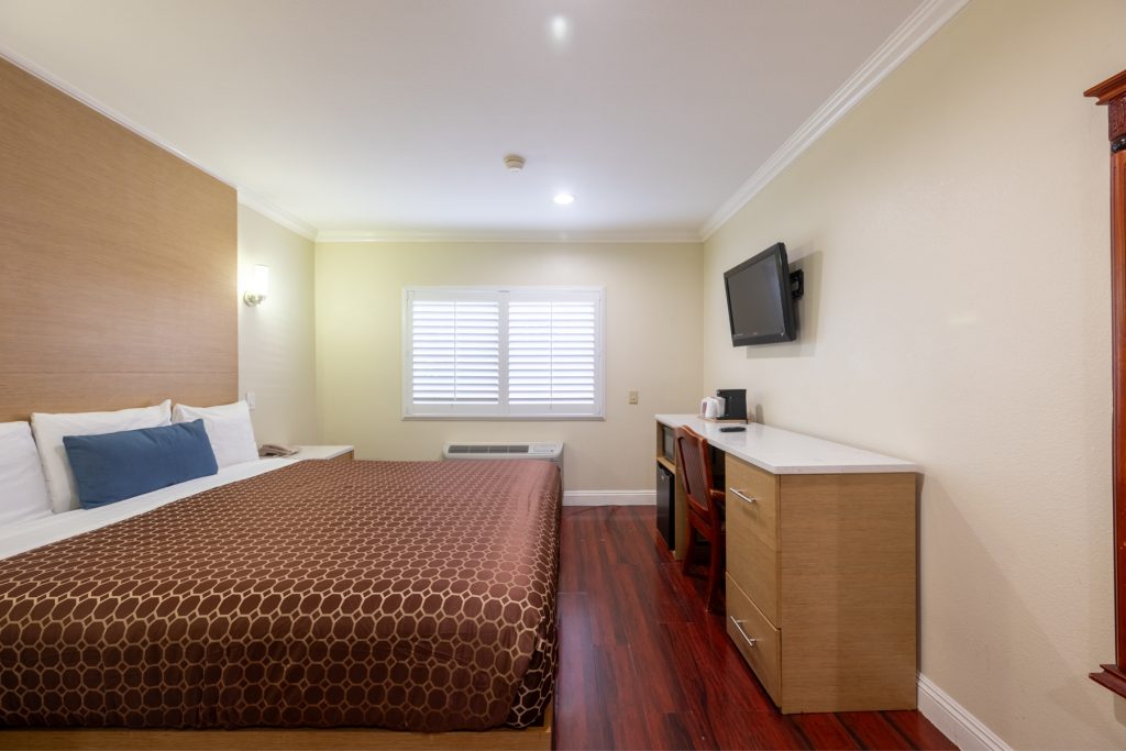 Hollywood City Inn 216-4
