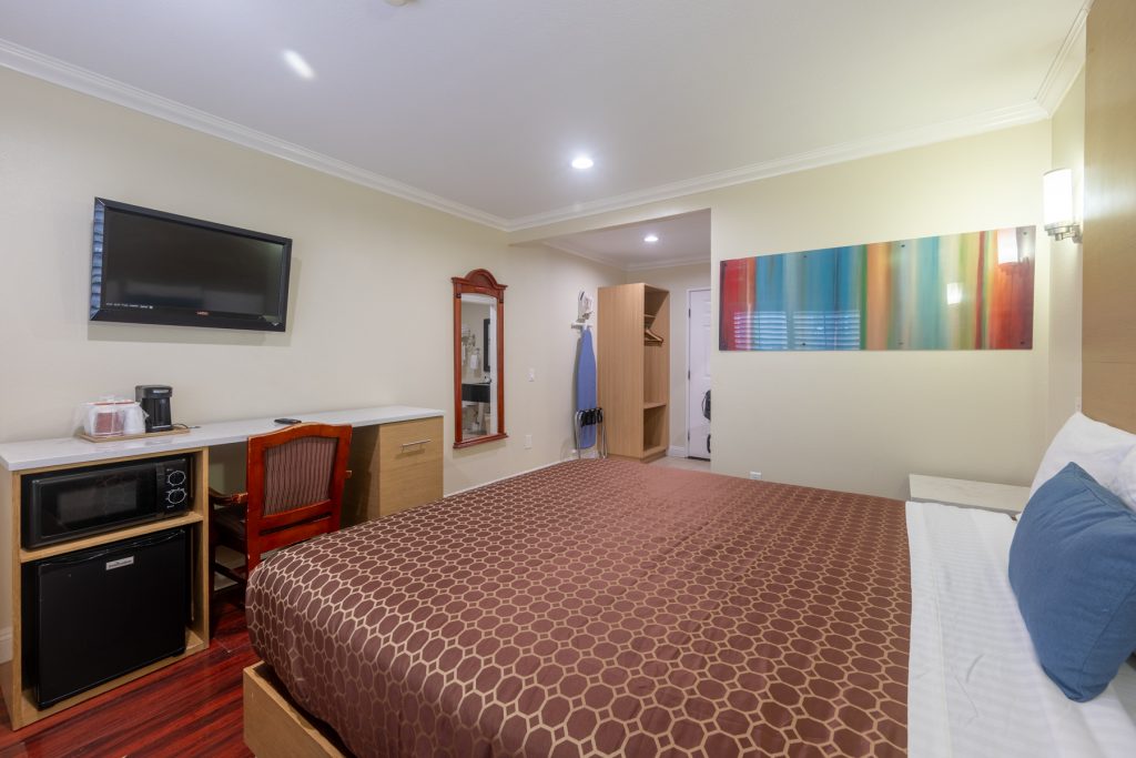 Hollywood City Inn 216-5