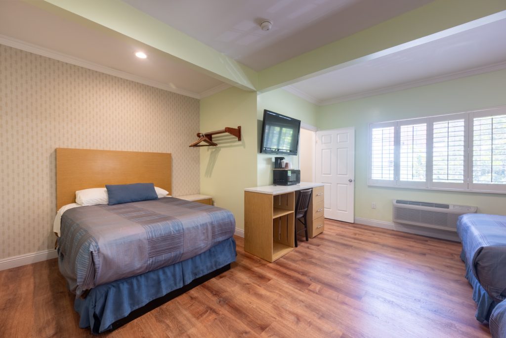 Hollywood City Inn 309-4