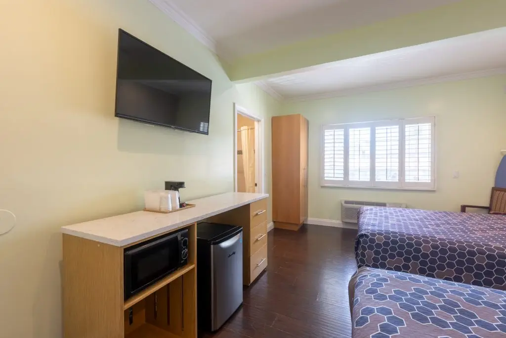 Hollywood City Inn 310-4