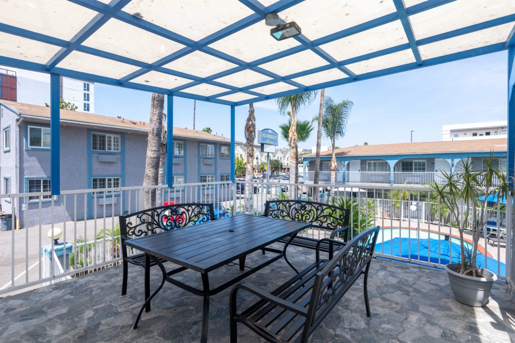Hollywood City Inn Sun Deck-2