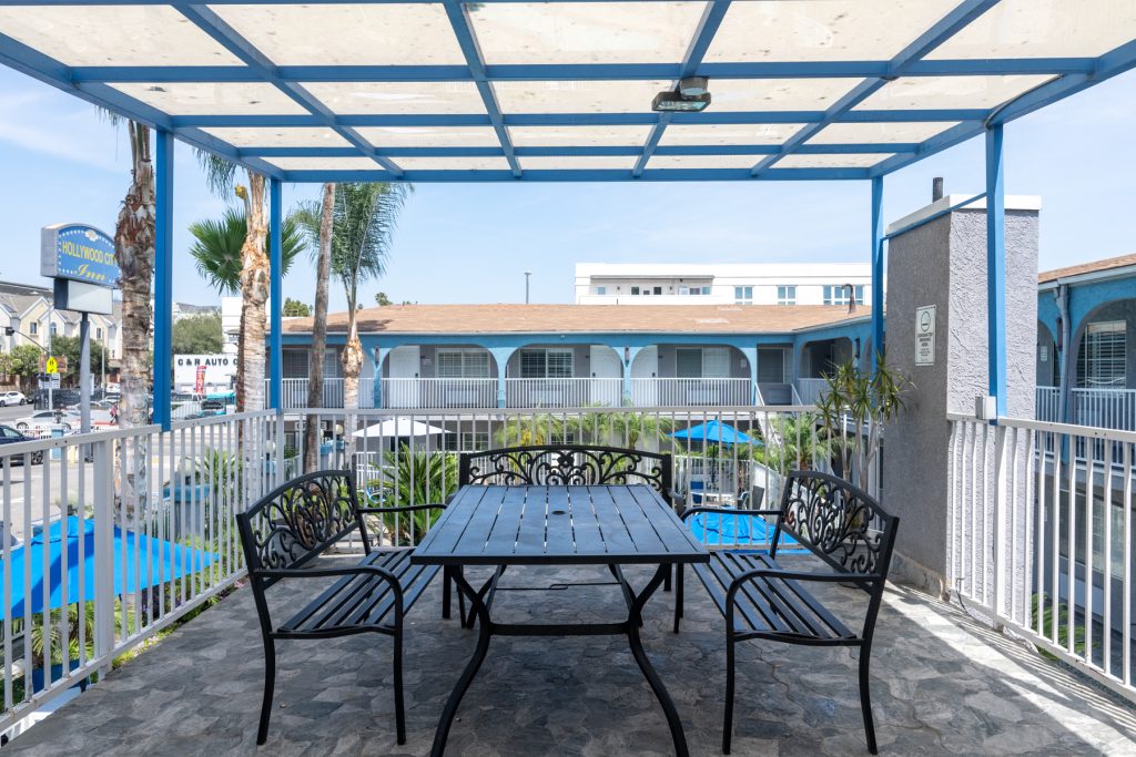 Hollywood City Inn Sun Deck-3