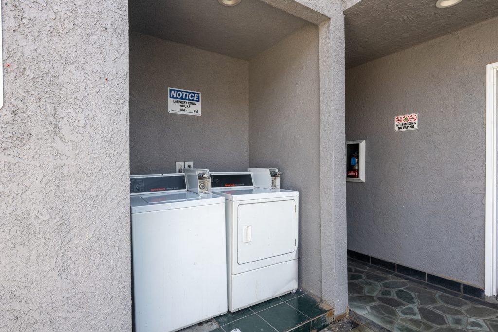 Hollywood City Inn Washing & Ice Machine-2